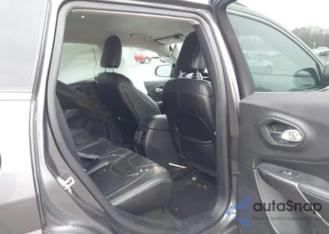 2019 Jeep Cherokee Latitude Plus 4X4 z USA, uszkodzony, nr VIN 1C4PJMLB0KD453448